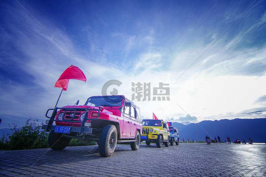 国庆五星红旗吉普车旅游车队图片素材免费下载