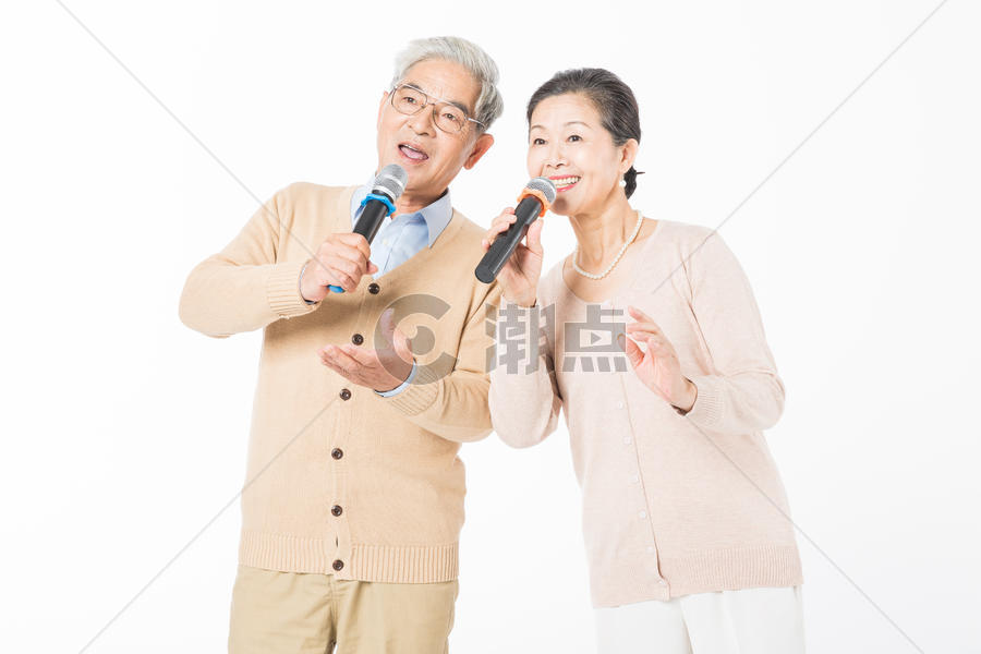 幸福的老年夫妻唱歌图片素材免费下载