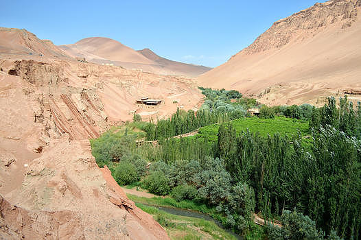 吐鲁番火焰山绿洲图片素材免费下载