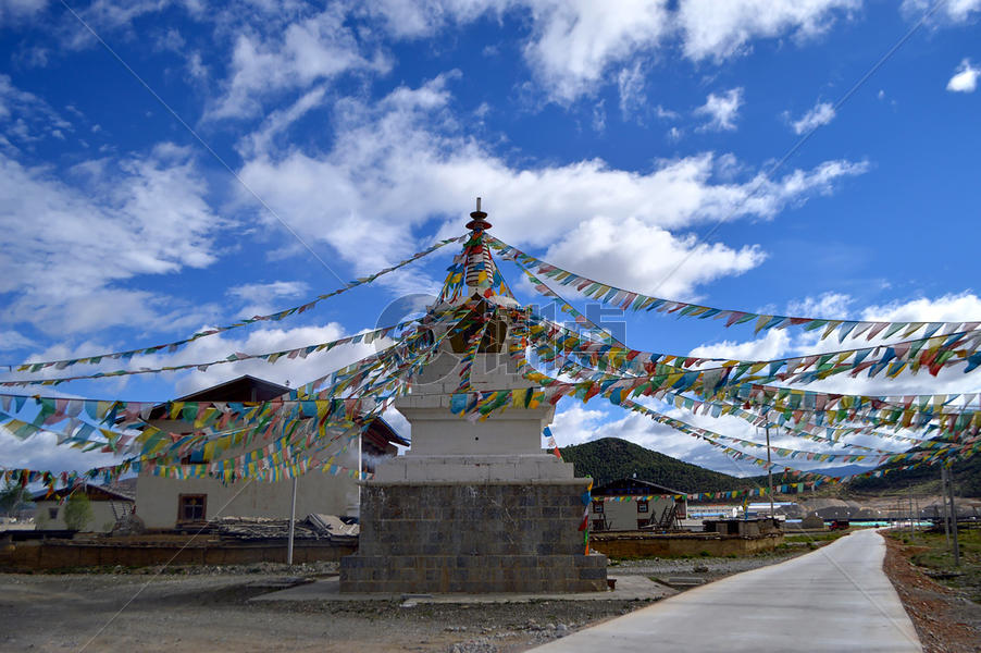 香格里拉藏族白塔图片素材免费下载
