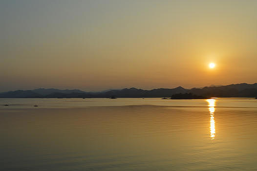 杭州千岛湖风景区的黄昏图片素材免费下载