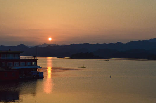 黄昏下的千岛湖风景区图片素材免费下载