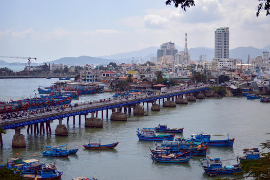 越南芽庄海滨渔船图片素材免费下载