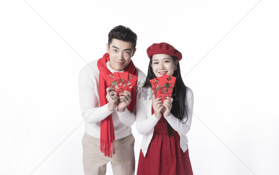 新年情侣拿红包图片素材免费下载
