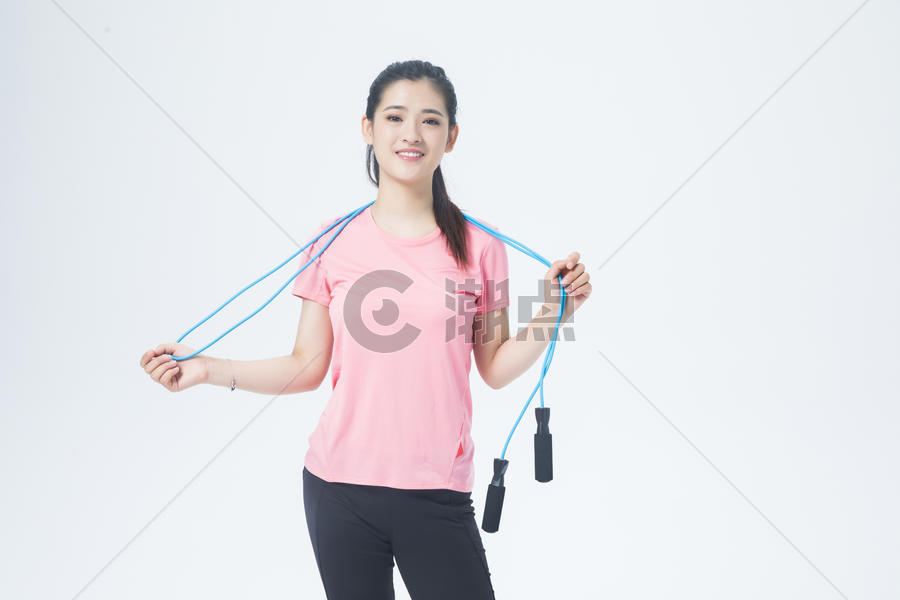 女性运动跳绳图片素材免费下载