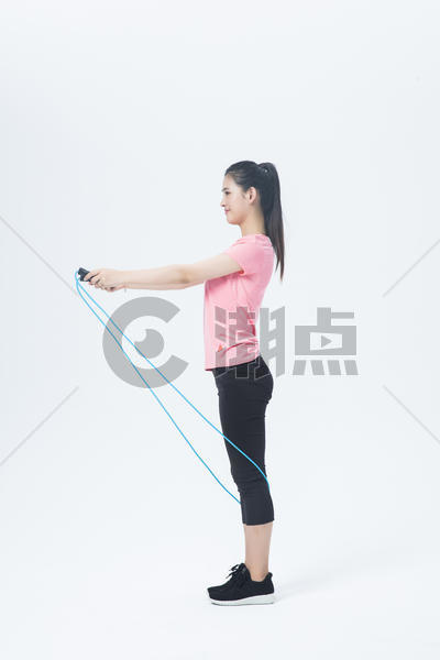 女性运动跳绳图片素材免费下载