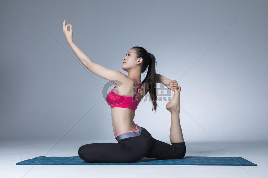 瑜伽健身女性图片素材免费下载
