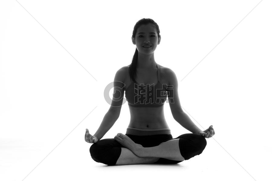 瑜伽女性剪影图片素材免费下载