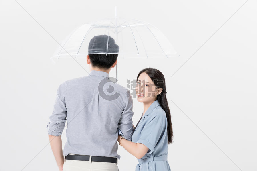 情侣夫妻甜蜜打伞撑伞图片素材免费下载