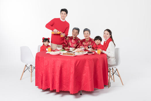 春节年夜饭团圆聚餐图片素材免费下载