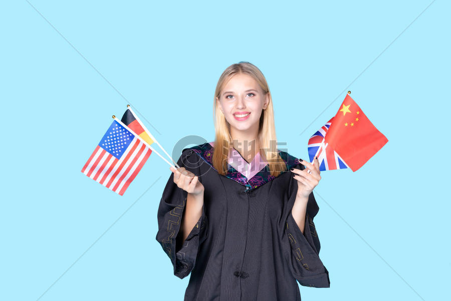 留学生手拿国旗图片素材免费下载