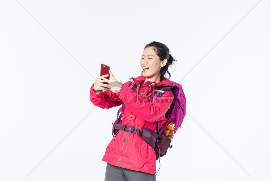 远足女性手机拍照图片素材免费下载