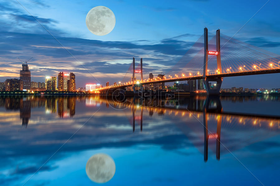 中秋节赏月城市夜景图片素材免费下载