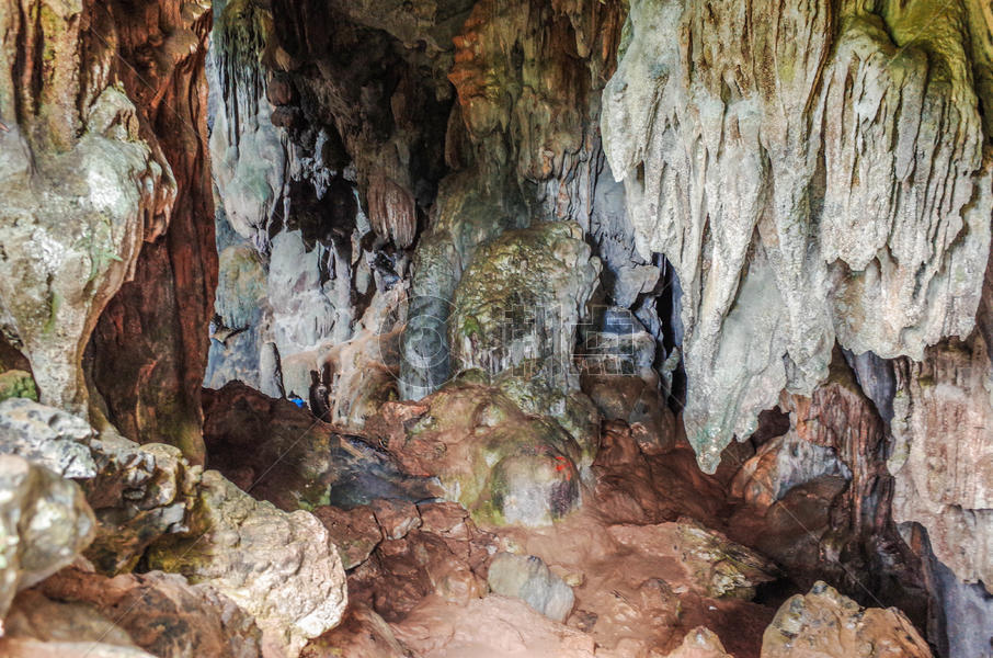 老挝万荣坦普坎溶洞和蓝色泻湖图片素材免费下载