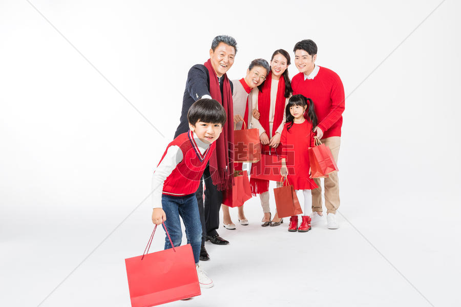 新春家庭开心购物图片素材免费下载