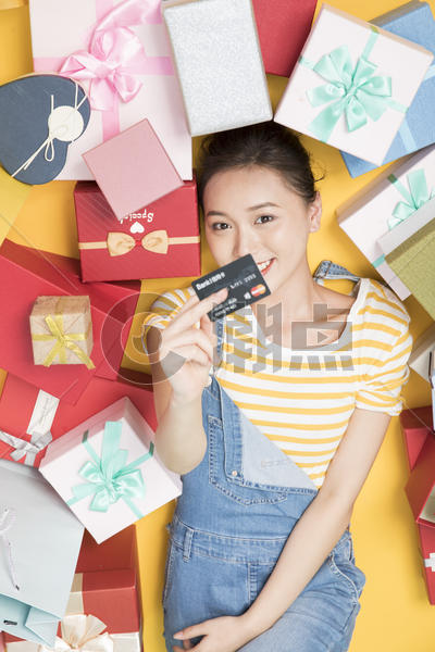 女性购物信用卡刷卡图片素材免费下载