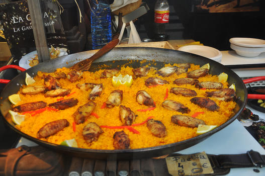 圣米盖尔市场西班牙海鲜饭图片素材免费下载