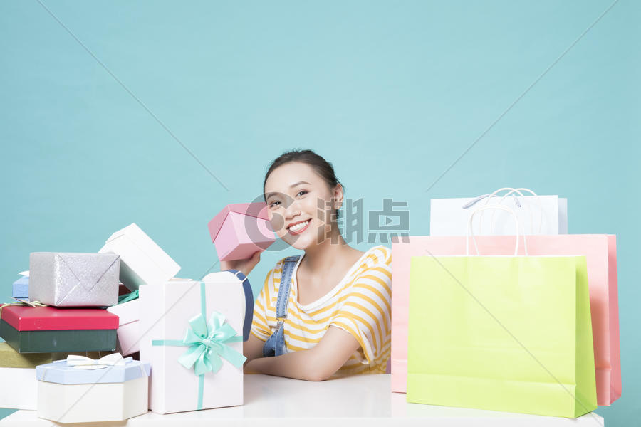 女性购物礼物图片素材免费下载