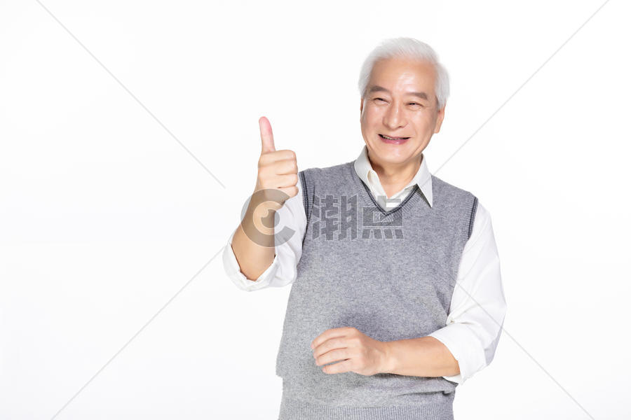 老人竖起大拇指图片素材免费下载