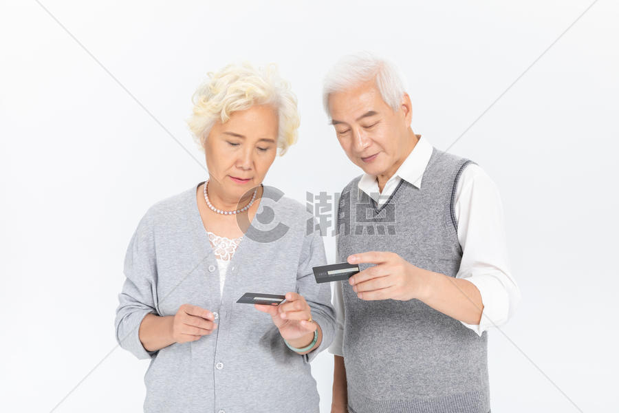 老年夫妻与信用卡图片素材免费下载
