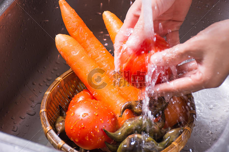 新鲜的西红柿蔬果图片素材免费下载
