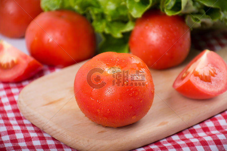 新鲜的西红柿蔬果图片素材免费下载