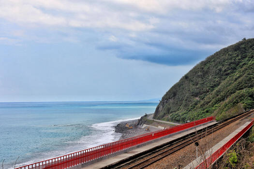 台湾最美多良车站的铁轨和太平洋图片素材免费下载