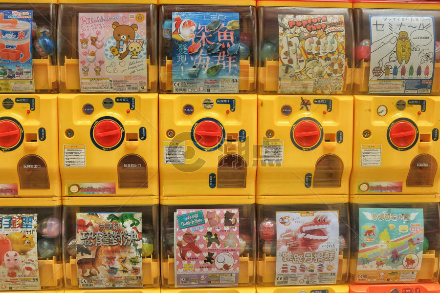 香港街头糖果色的扭蛋机图片素材免费下载