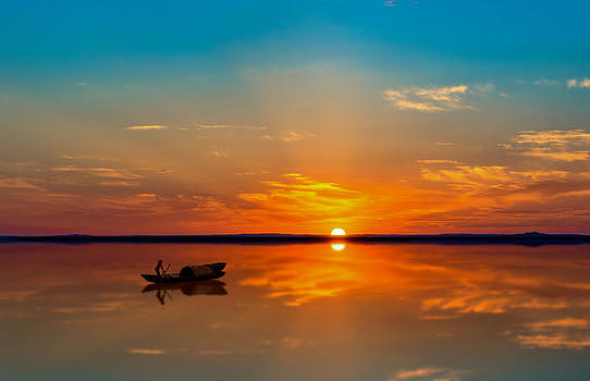 夕阳下的湖泊与小船图片素材免费下载