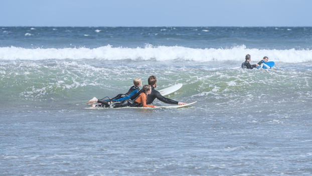 新西兰海边冲浪图片素材免费下载