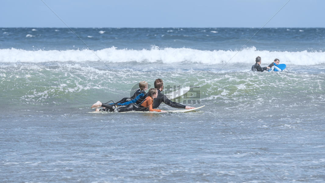新西兰海边冲浪图片素材免费下载