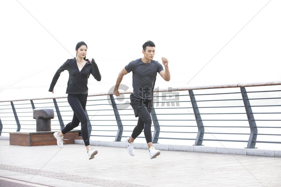 男女青年跑步锻炼健身图片素材免费下载