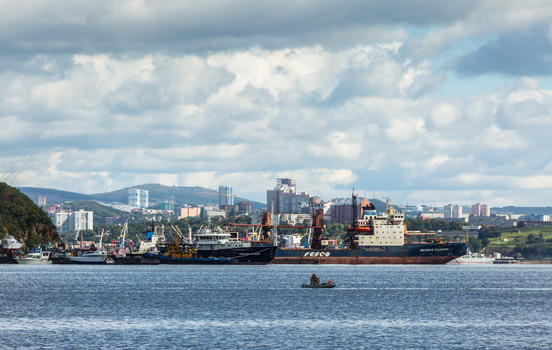 俄罗斯远东海滨城市符拉迪沃斯托克海参崴港口图片素材免费下载