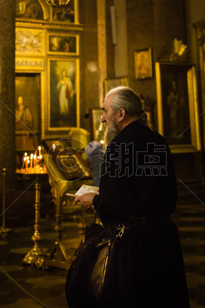 喀山大教堂内的东正教信徒图片素材免费下载