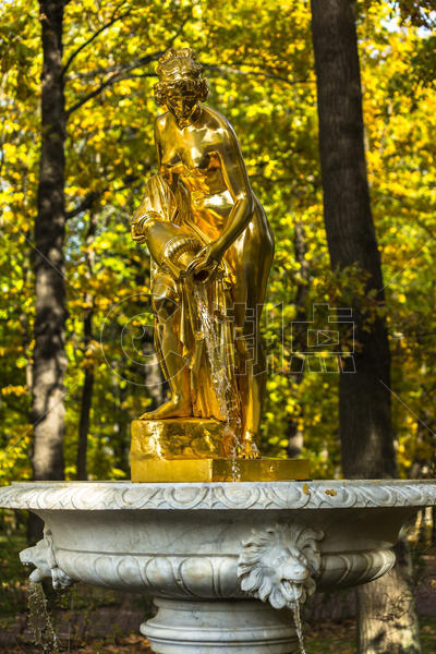 俄罗斯圣彼得堡夏宫下花园喷泉图片素材免费下载