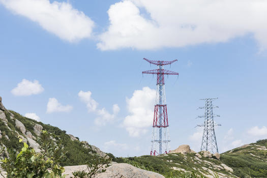 山上高压电塔图片素材免费下载