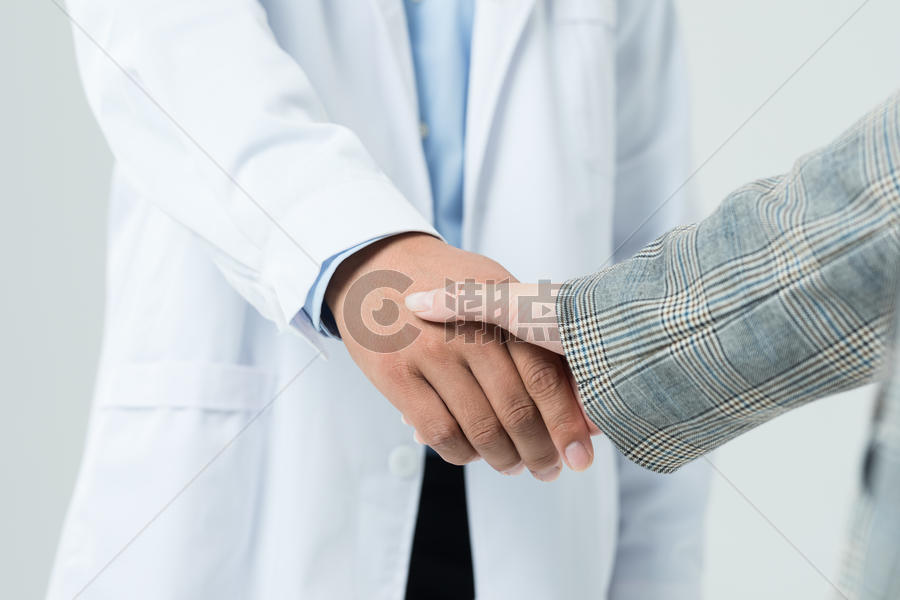 医生病人握手图片素材免费下载