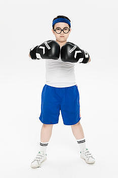 玩拳击的小朋友图片素材免费下载