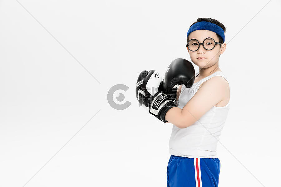 玩拳击的小朋友图片素材免费下载