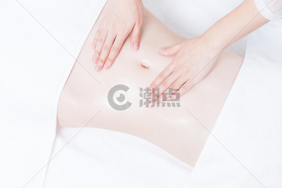女性养生SPA腹部精油按摩图片素材免费下载