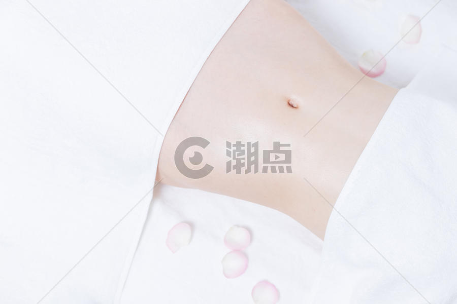 女性养生SPA腹部展示图片素材免费下载