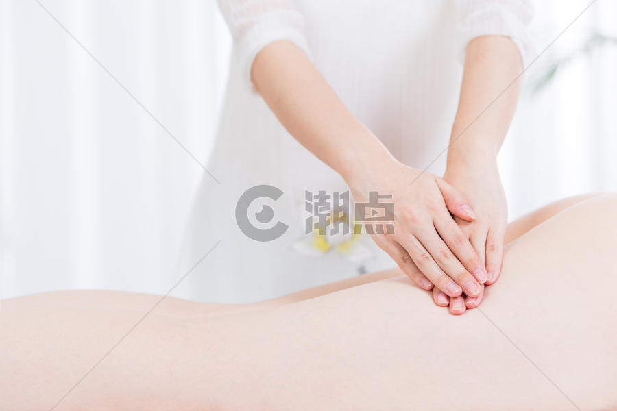 女性养生SPA腿部按摩图片素材免费下载