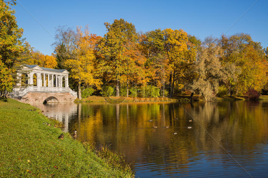 俄罗斯最美皇家园林叶卡捷琳娜宫秋色图片素材免费下载