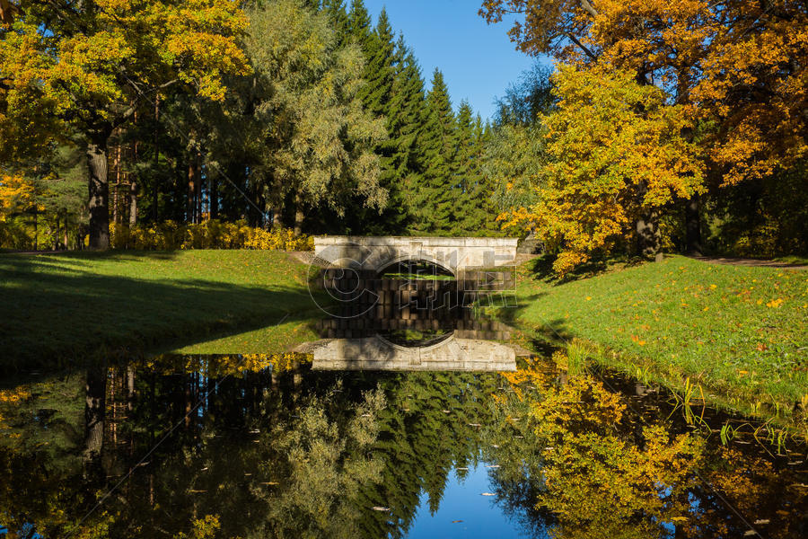 俄罗斯最美皇家园林叶卡捷琳娜宫秋色图片素材免费下载