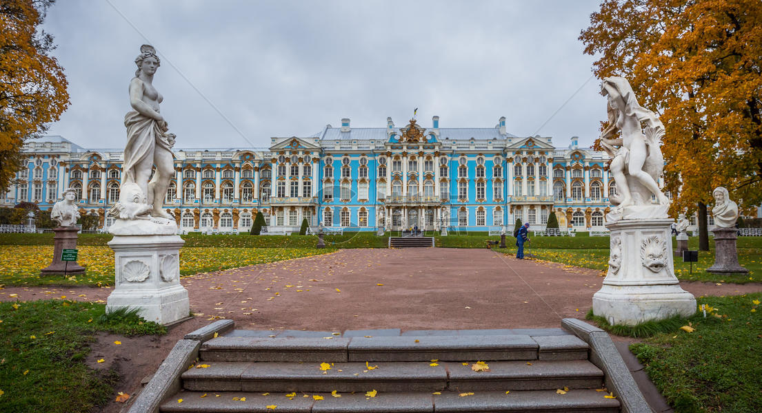 圣彼得堡著名旅游景点叶卡捷琳娜宫与花园秋景图片素材免费下载
