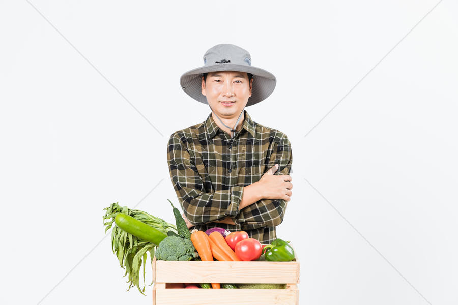 农民新鲜蔬菜展示图片素材免费下载