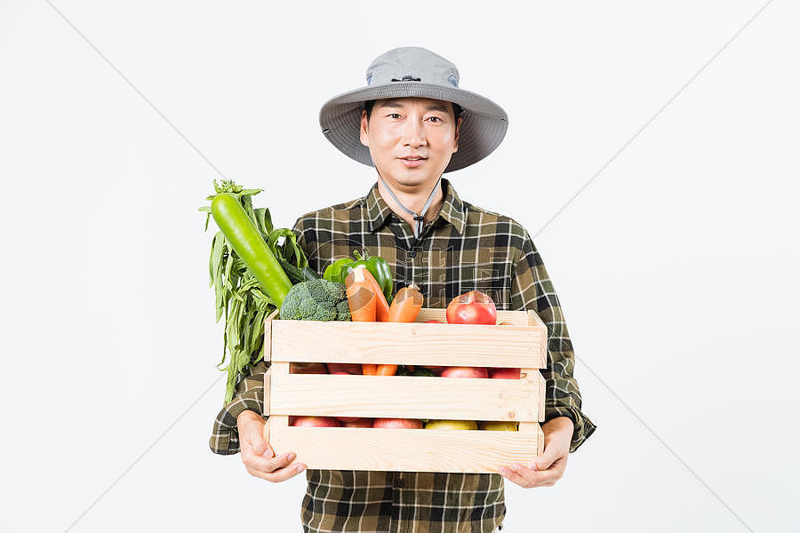 农民抱着蔬菜箱子图片素材免费下载