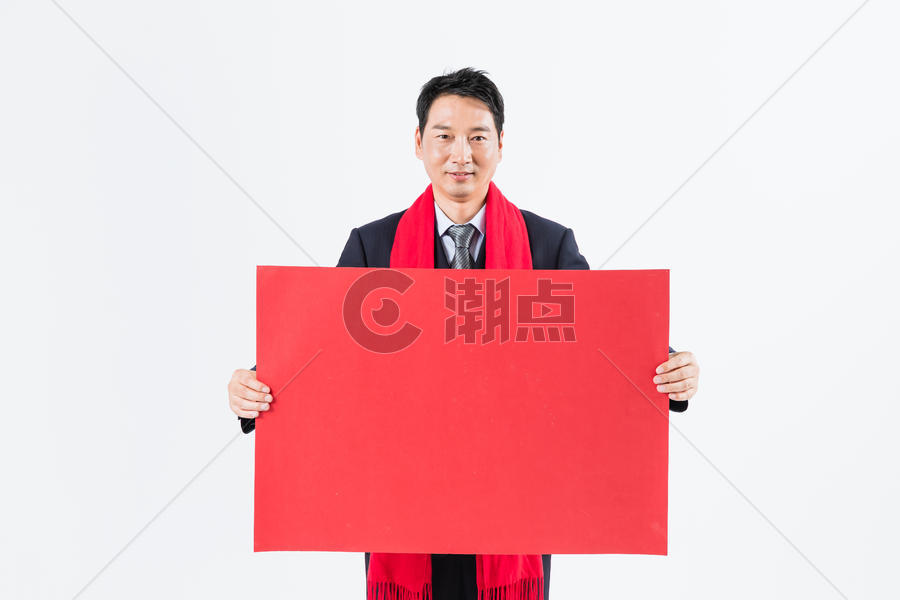 新春商务男性手拿红纸图片素材免费下载