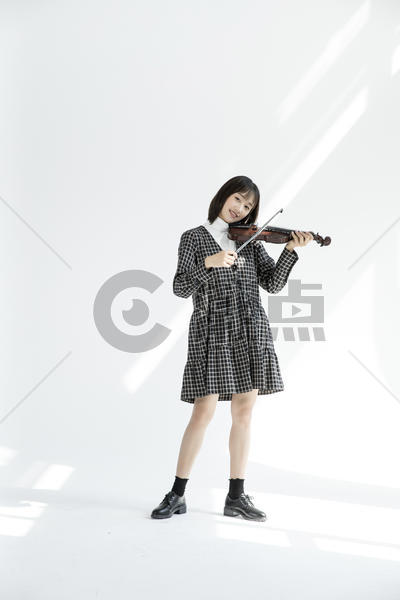 文艺女性拉小提琴图片素材免费下载