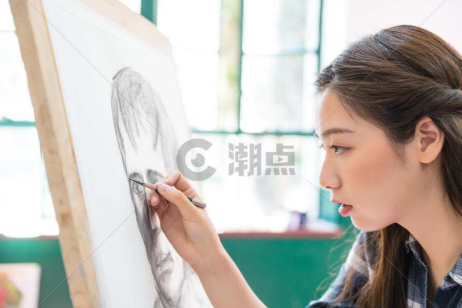 女性绘画素描图片素材免费下载